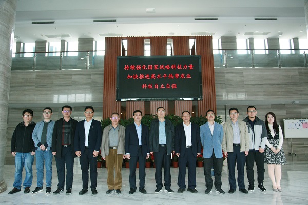 3-与会人员合影 - 改.jpg