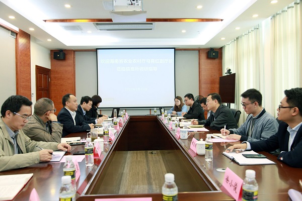 1-座谈会现场 - 改.jpg