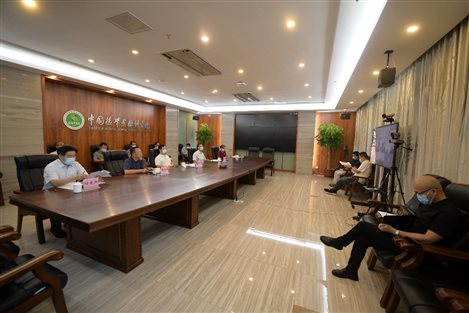 图片包含 室内, 地板, 天花板, 活&#xA;&#xA;描述已自动生成
