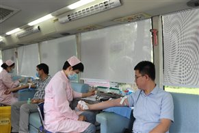 D:.统战工作党员志愿者献血照片干部职工积极参加无偿献血1.JPG